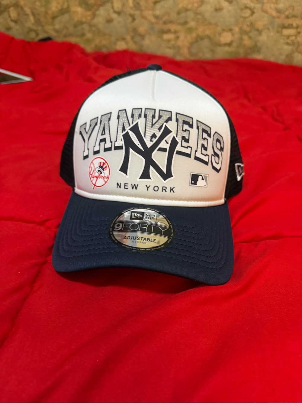 New York Yankees White & Navy Trucker Hat - Adjustable 9FORTY